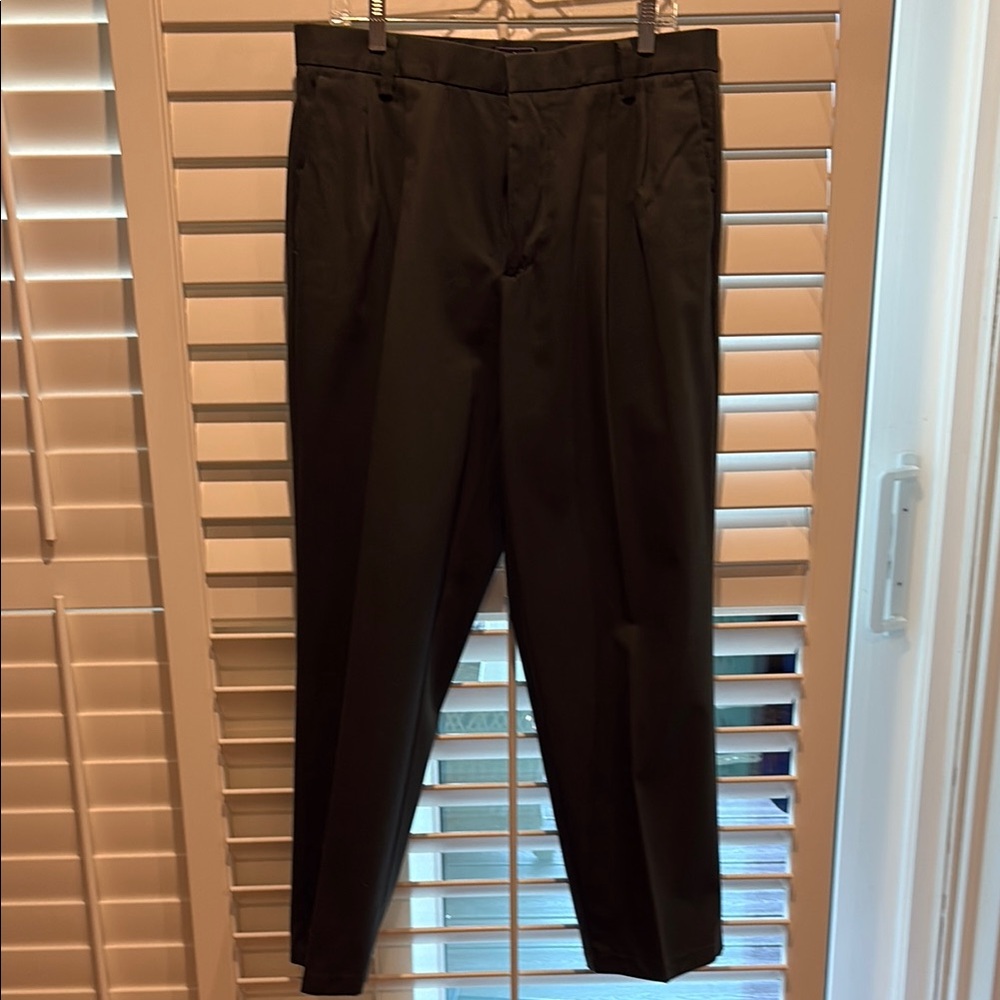PRICE DROP. Dockers Army Green Chinos Tapered Fit Excellent condition…like new